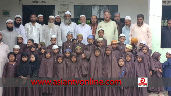 সেনবাগে অর্ধশতাধিক মাদরাসা শিক্ষার্থীদের মাঝে পোষাক বিতরণ