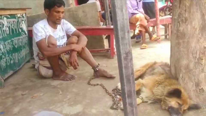 ৮শ’ টাকার জন্য কুকুরের সাথে যুবককে বেঁধে নির্যাতন