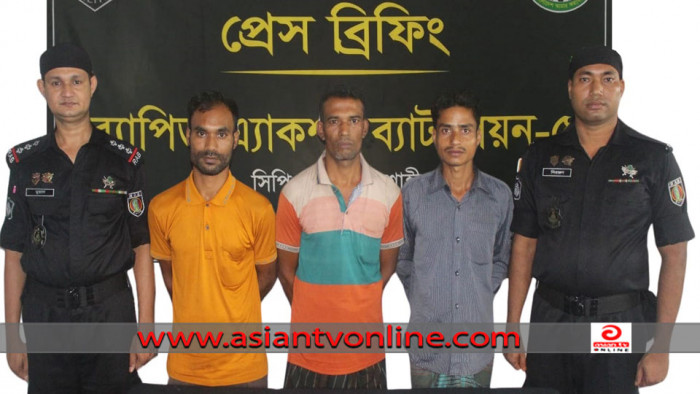 নওগাঁয় বস্তাভর্তি গাঁজাসহ ৩ কারবারি আটক