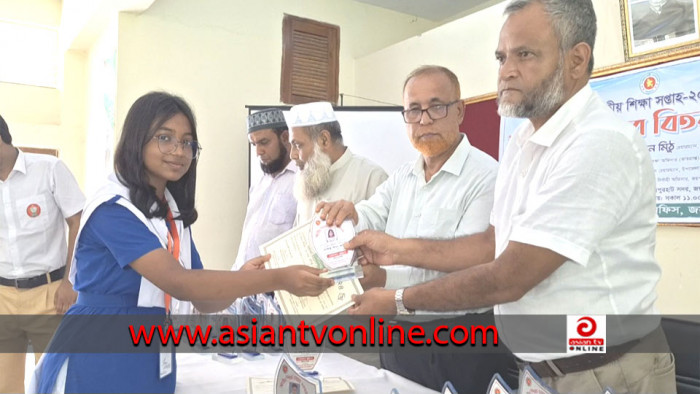 জয়পুরহাটে বিজয়ী শিক্ষার্থীদের মাঝে পুরস্কার বিতরণ