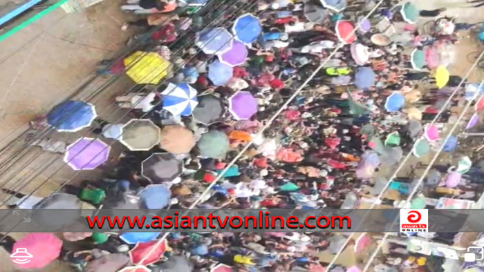 ফুলবাড়ীতে সড়ক অবরোধ করে চলছে বিক্ষোভ