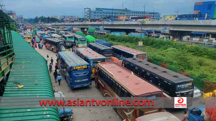 কালিয়াকৈরে বকেয়া বেতনের দাবিতে শ্রমিকদের ঢাকা-টাঙ্গাইল মহাসড়ক অবরোধ
