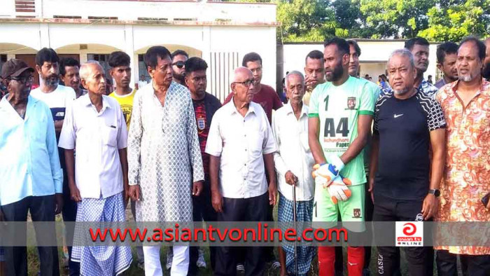 ফকিরহাটে বন্যার্তদের সহায়তায় প্রীতি ফুটবল ম্যাচ অনুষ্ঠিত