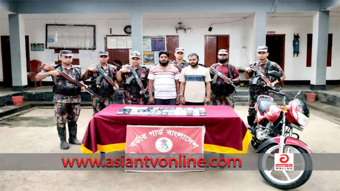 ভারতীয় ৪২টি মোবাইল ফোন ও একটি মোটরসাইকেলসহ আটক ২