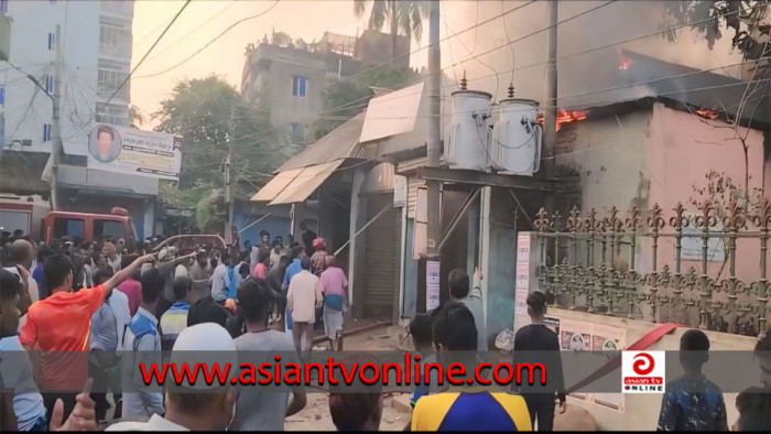 নবীনগর পৌর মার্কেটে ভয়াবহ অগ্নিকাণ্ড, ক্ষয়ক্ষতি কোটি টাকা