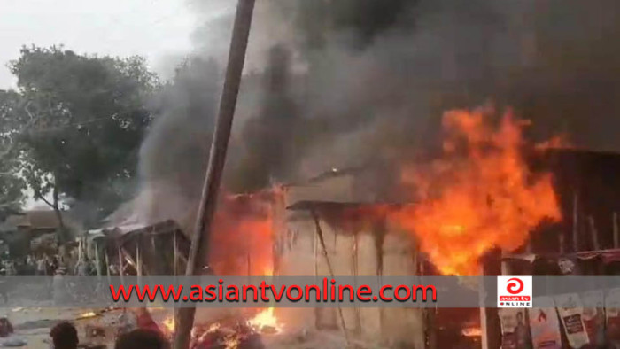 শিবালয়ে ভয়াবহ অগ্নিকাণ্ডে ৮টি দোকান পুড়ে ছাই