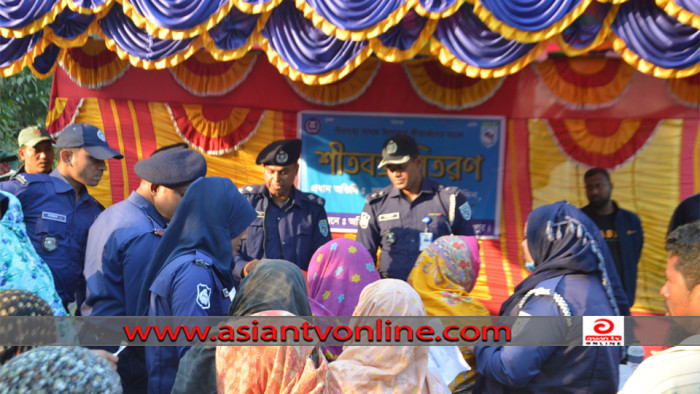 পীরগাছায় পুলিশের উদ্যোগে শীতার্তদের কম্বল বিতরণ