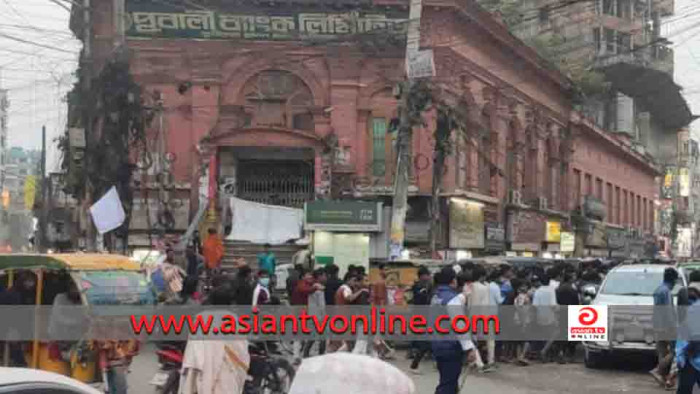 কুমিল্লায় কিশোর গ্যাংয়ের দুই গ্রুপের অস্ত্রের মহড়া