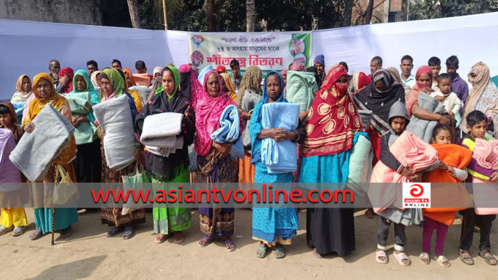 ঝিনাইদহে দুস্থ ও অসহায় শীতার্তদের মাঝে কম্বল বিতরণ