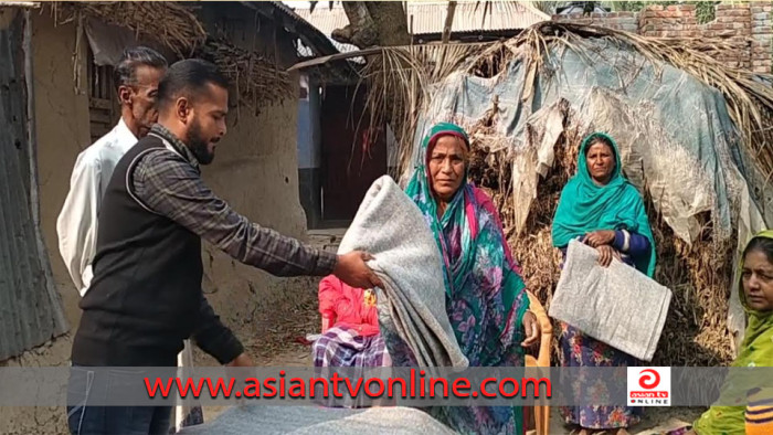 নলডাঙ্গায় শীতার্তদের মাঝে শীতবস্ত্র বিতরণ