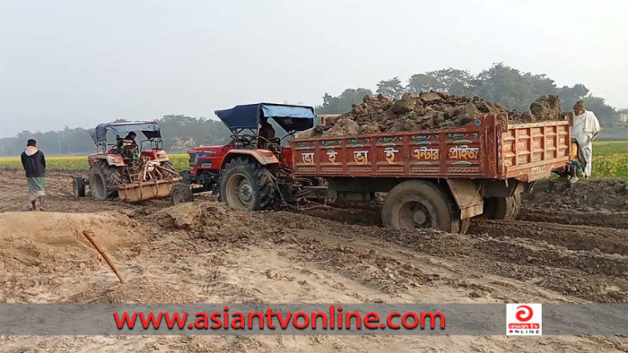 পদ্মা থেকে অবৈধভাবে মাটি উত্তোলন করায় ১১ ট্রাক্টরকে জরিমানা