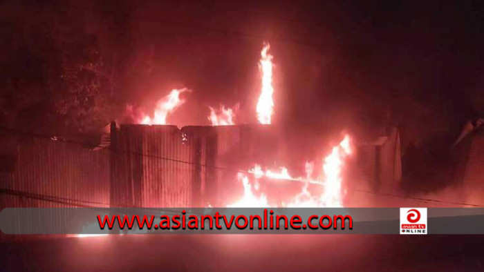 বড়াইগ্রামে বৈদ্যুতিক শর্ট সার্কিট থেকে আগুন, বসতবাড়ি পুড়ে ছাই