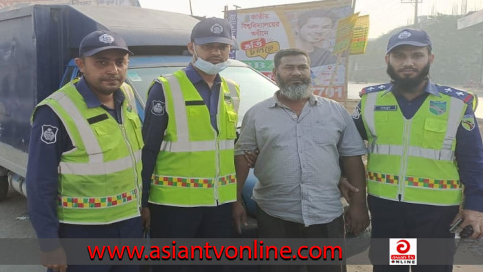 সিদ্ধিরগঞ্জে বিপুল পরিমাণ নিষিদ্ধ পলিথিনসহ আটক ১