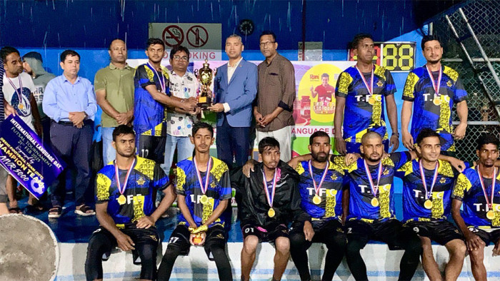 মালদ্বীপে ফুটসাল টুর্নামেন্টে বিজয়ী বাংলাদেশিদের তিলাফুশি ফুটবল ক্লাব