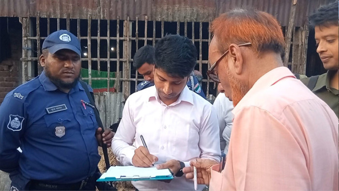 খোকসায় ভেজাল গুড় তৈরির কারখানায় ২ লক্ষ টাকা জরিমানা