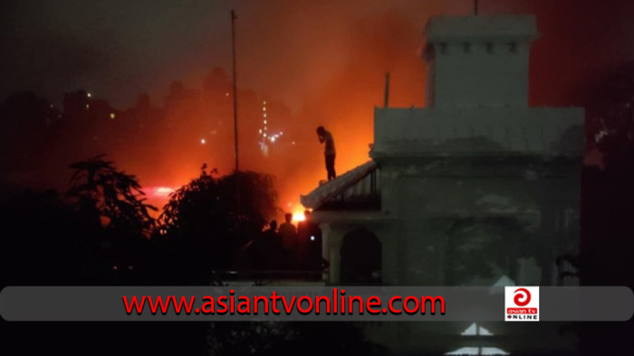 ফতুল্লায় অগ্নিকাণ্ডে জুটের গোডাউন ও ছাপাখানা পুড়ে ছাই