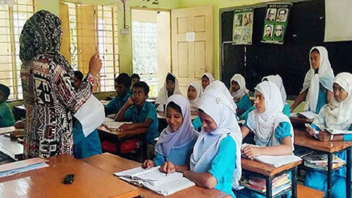 তিন দফা দাবিতে আজ থেকে প্রাথমিক শিক্ষকদের টানা কর্মবিরতি