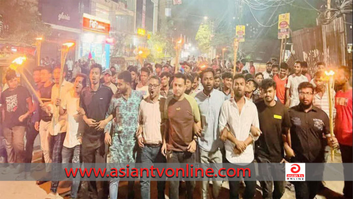 হাসনাত আবদুল্লার গাড়িতে সন্ত্রাসী হামলা, নারায়ণগঞ্জে মশাল মিছিল