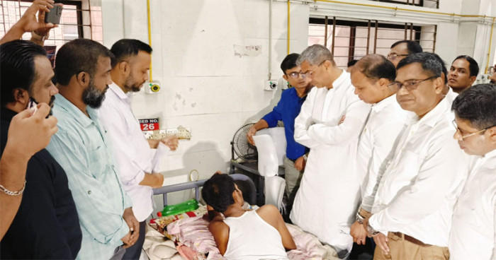 জমি বিক্রি করে সন্তানের চিকিৎসা করতে আসা মায়ের পাশে তারেক রহমান