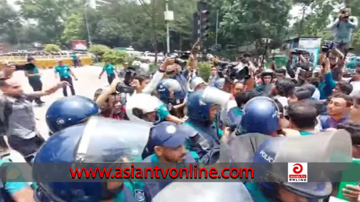 পুলিশের বাধার মুখে জুলাই ঐক্যের ‘মার্চ টু সচিবালয়’ কর্মসূচি
