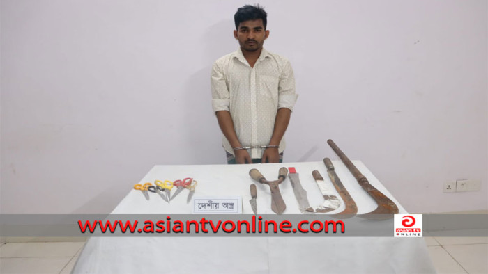 কুমিল্লায় সেনাবাহিনীর হাতে অস্ত্রসহ আটক ১