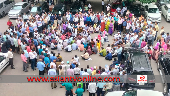 চাকরি অধ্যাদেশ বাতিলের দাবিতে সচিবালয়ে বিক্ষোভ চলছে