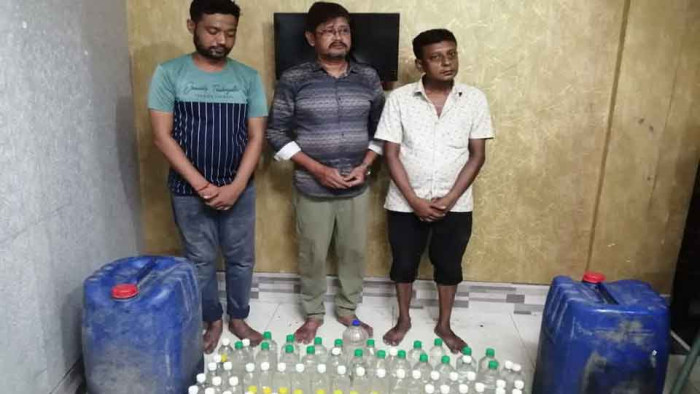 জয়পুরহাটে ছাত্রদের নিকট মাদক বিক্রি, সেনাবাহিনীর অভিযানে আটক ৩