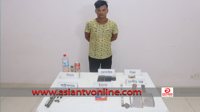কুমিল্লায় যৌথবাহিনীর অভিযানে অস্ত্র ও মাদকসহ যুবক আটক