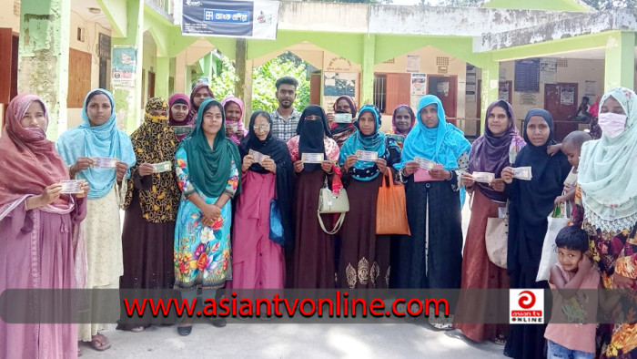 বাল্যবিবাহের ঝুঁকি রোধে হতদরিদ্রদের মাঝে আর্থিক সহায়তা প্রদান