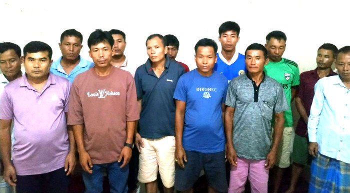 আবাসিক হোটেলে জুয়ার আসর থেকে আটক ১৩
