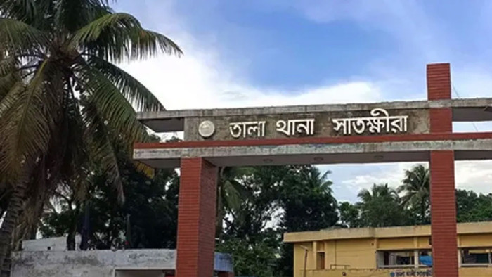 তালায় মাদকাসক্ত যুবককে কুপিয়ে হত্যা, মা আটক