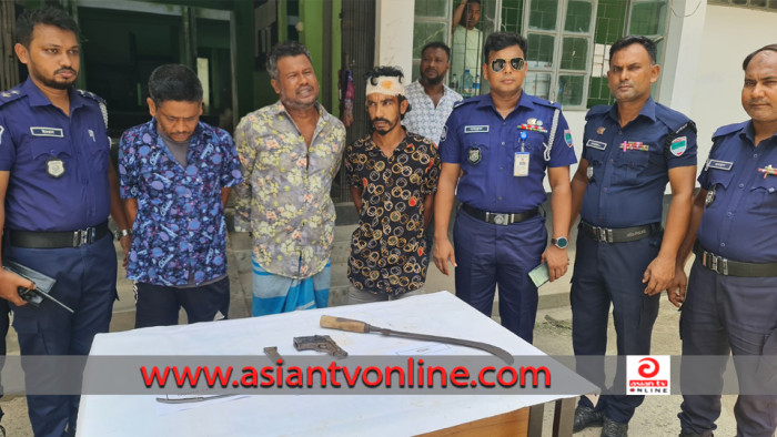 খুলনায় পুলিশের অভিযানে অস্ত্রসহ গ্রেফতার ৩
