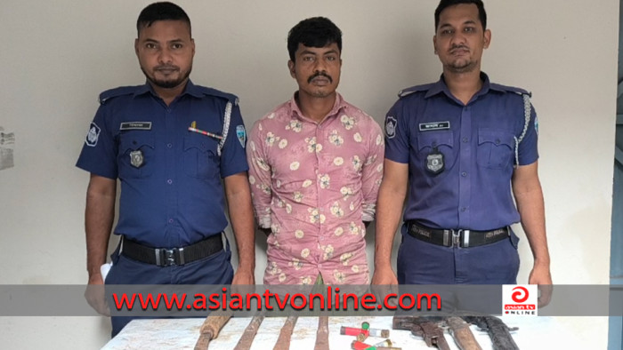 লোহাগাড়ায় যৌথ বাহিনীর অভিযানে ৩ অস্ত্রসহ আটক