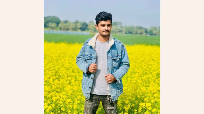 হত্যা মামলার আসামিকে প্রকাশ্যে কুপিয়ে খুন